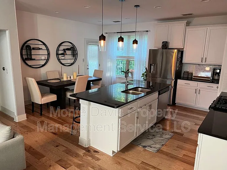 9605 Tanager Way — Photo 2