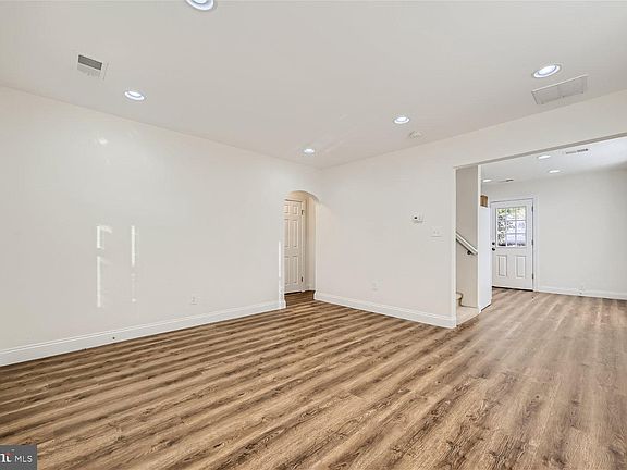 5th image of 104 Wilson Blvd SW