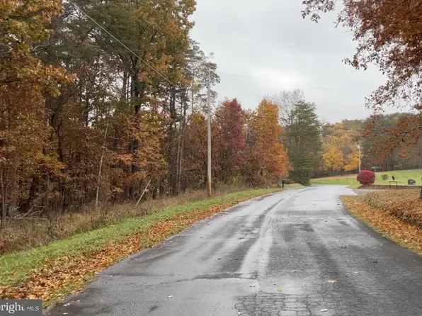 16 Parkinson Rd, Gerrardstown, WV 25420