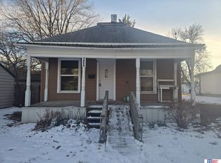817 Lincoln St, Beatrice, NE 68310