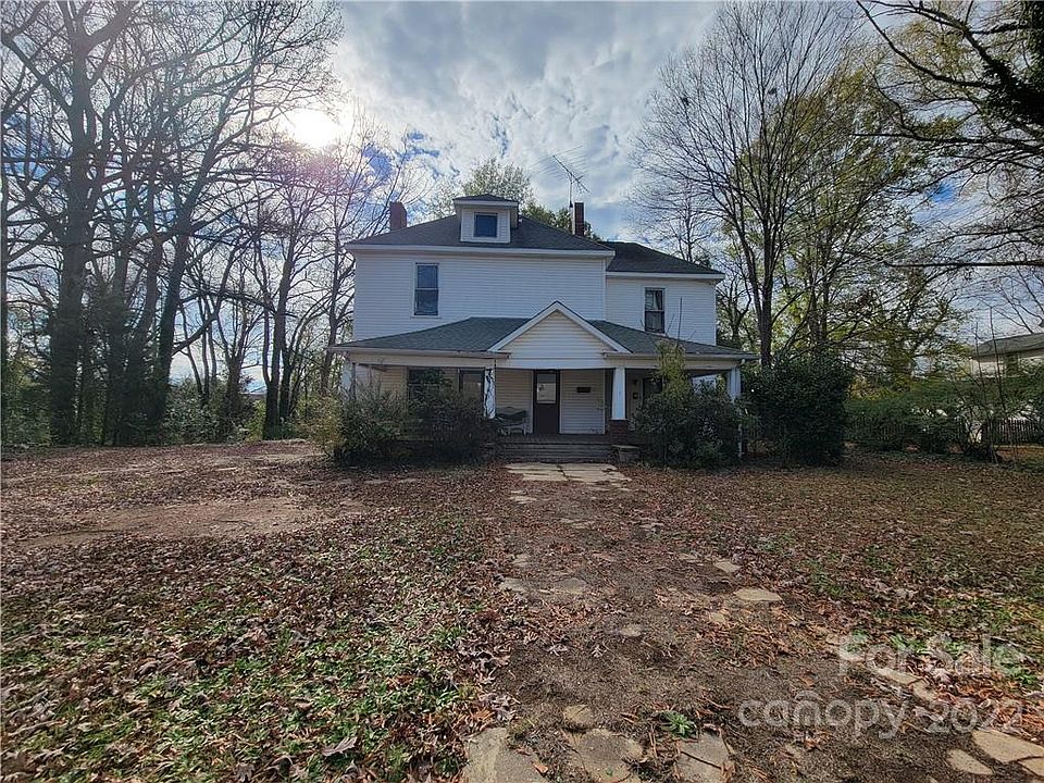 1st image of 311 W Gold St
