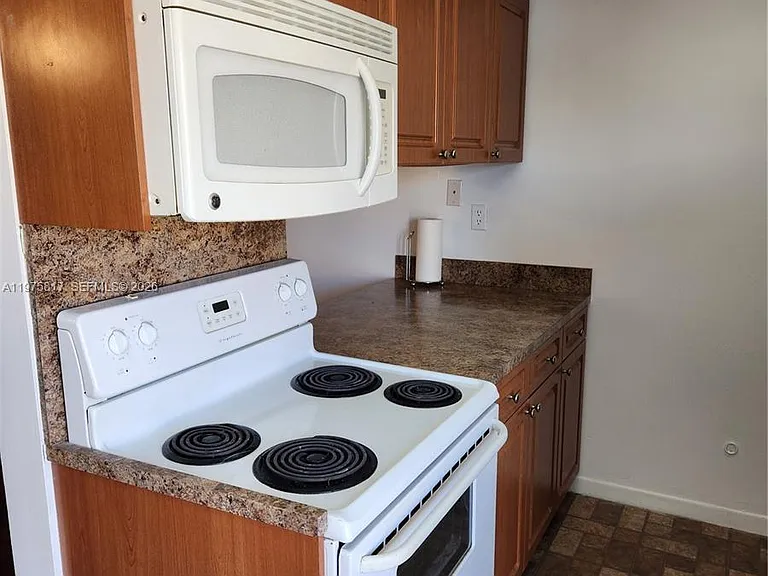 777 SW 9th Ave — Photo 2