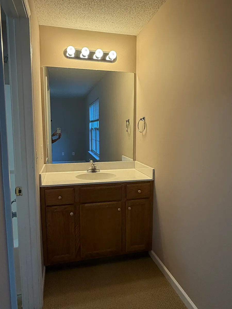 Upstairs Jack & Jill Bathroom - 102 Myrtle Ln #102