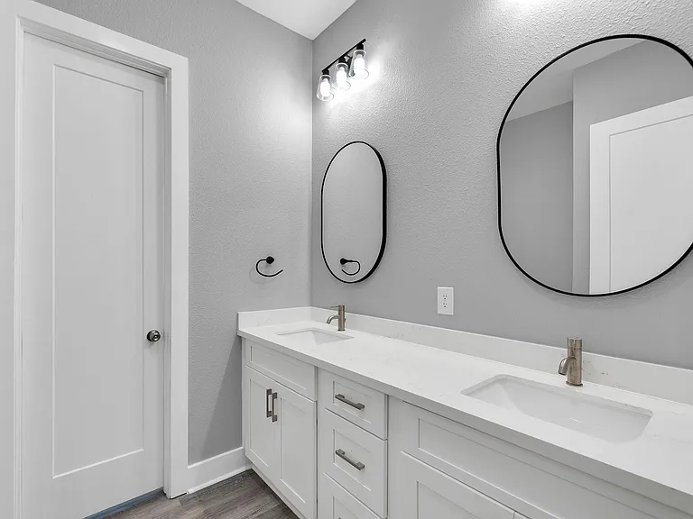 519 Chuckwagon Trl — Photo 28