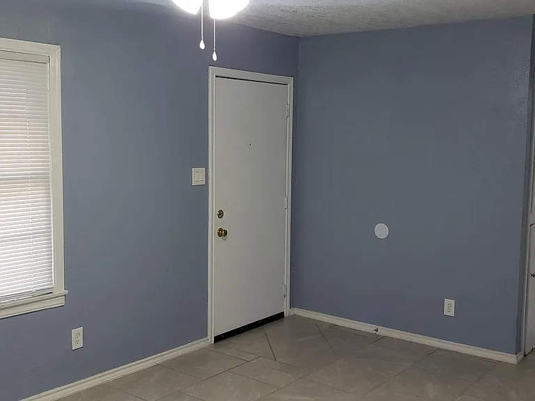1203 SW 24th Pl — Photo 6