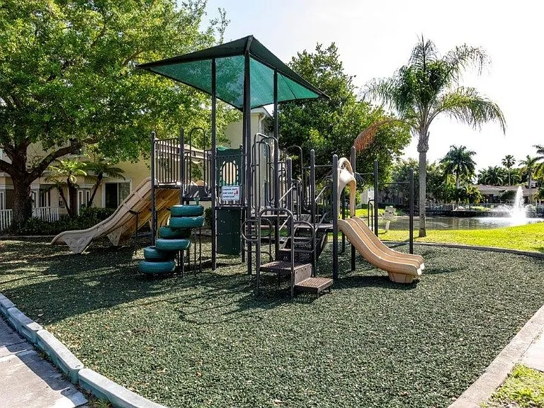 Ibis Reserve Apartments — Photo 17