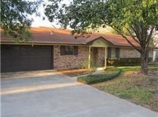 111 Honeysuckle Dr, Baytown, TX 77520