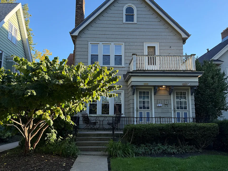 2509 E Stratford Ct