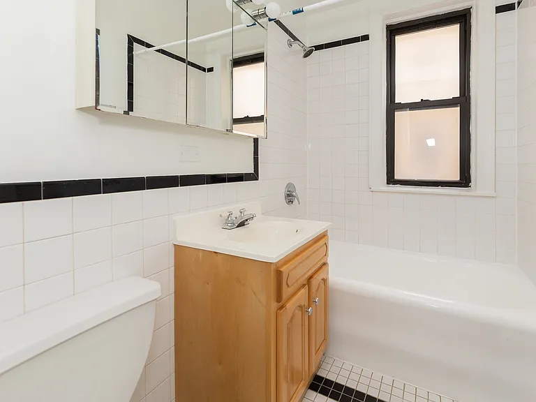 18 E. Elm — Photo 12