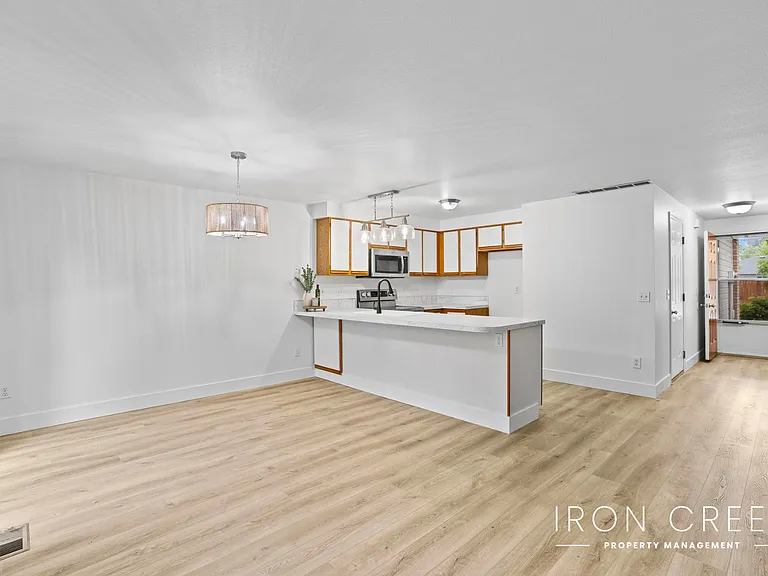 362 E Elwood Ln — Photo 5
