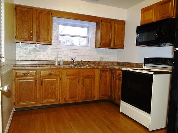 3rd image of 761 Coralie St