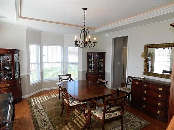 3rd image of 219 Kingsbrooke Dr