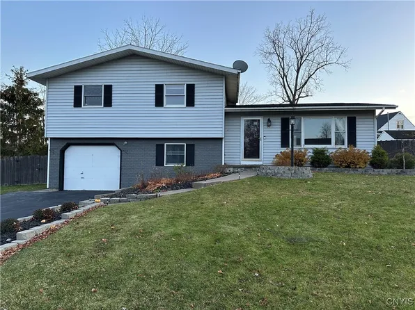 90 S Pollard Dr, Fulton, NY 13069