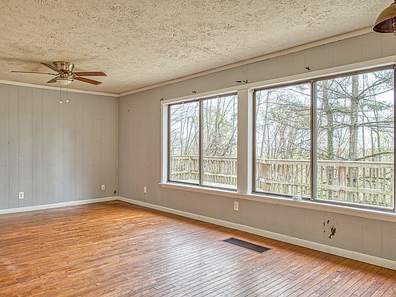 4th image of 1245 Skyline Dr