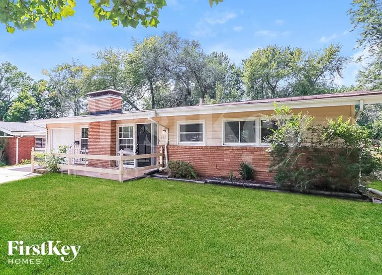 445 Ridge Dr — Photo 2