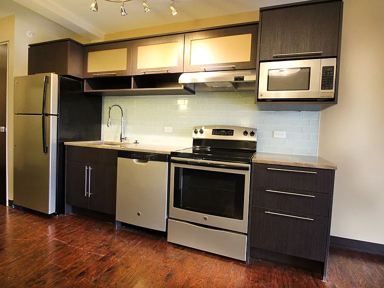 320 W North St — Photo 13