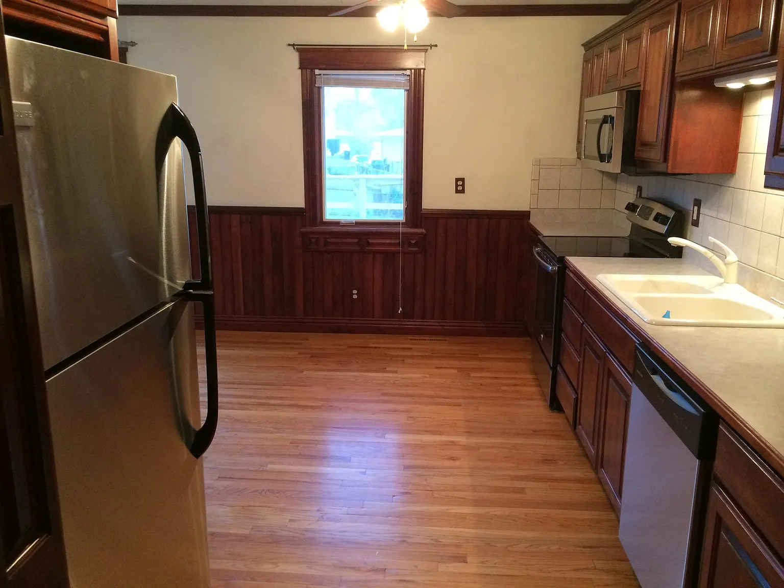4 bed, 2.5 bath, 2038 sqft, $1,850 — Photo 3