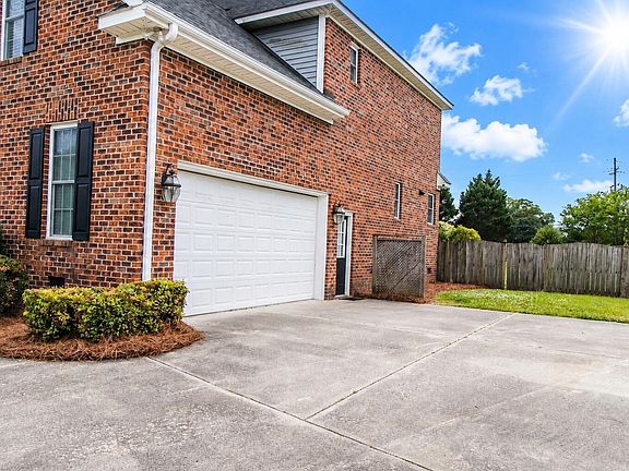 4th image of 297 Foxcroft Ln