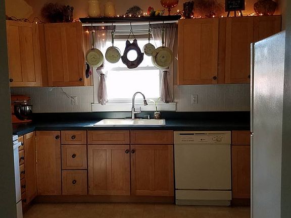 5th image of 324 Pleasant Ave