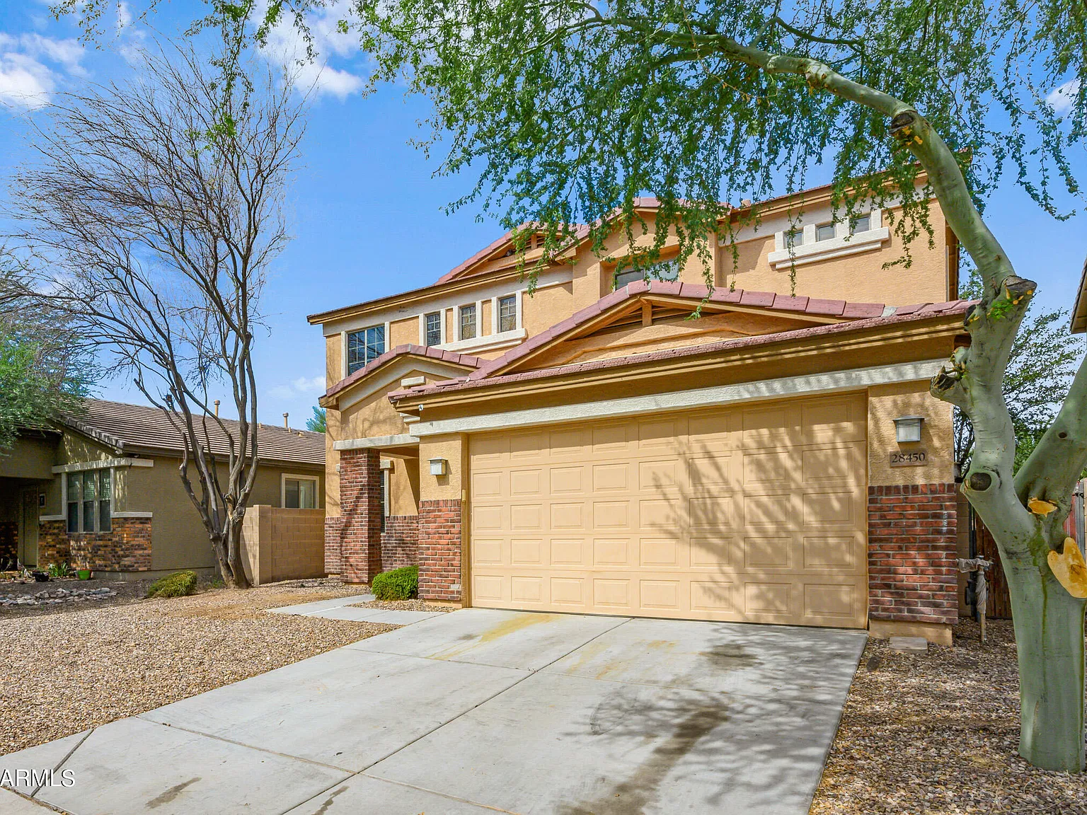 5 bed, 3.0 bath, 2501 sqft, $1,995 — Photo 2