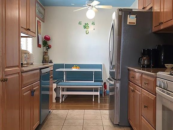 4th image of 850 Howard Ave APT 6J