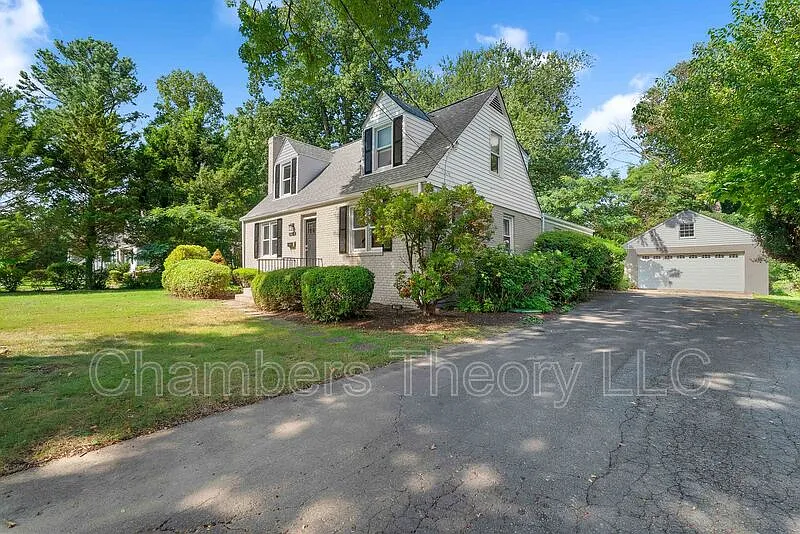 5 bed, 4.0 bath, 2835 sqft, $5,400 — Photo 2