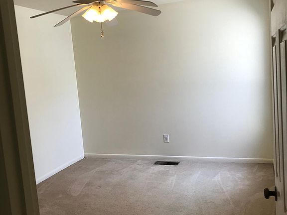 5th image of 6 Townpark Ln APT D