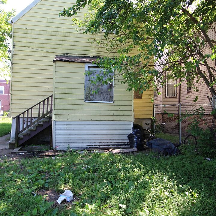 2nd image of 1532 E 76th Pl