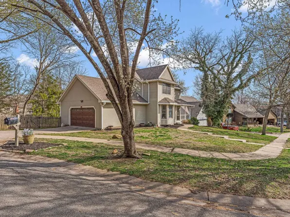 3776 SW Wood View Dr, Topeka, KS 66610