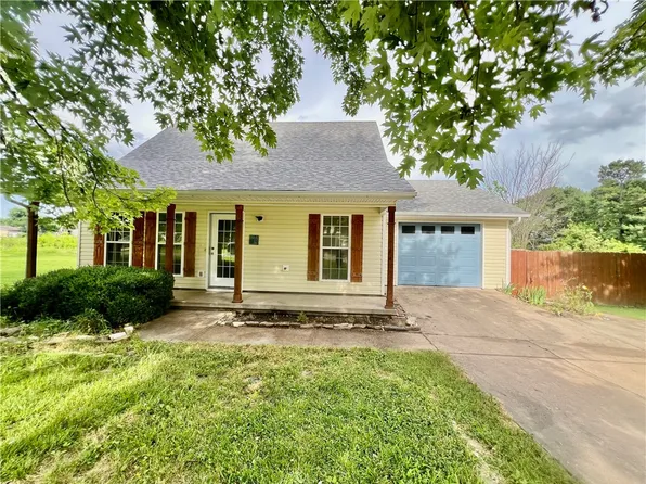 701 Tharp Ave, Green Forest, AR 72638