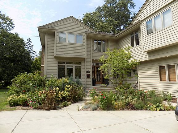 2nd image of 360 Hill Ave #0