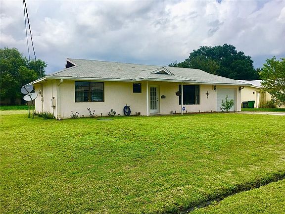 3rd image of 461 SW Lucero Dr