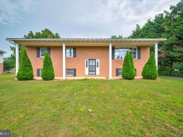 1185 Redwood Dr, Waynesboro, PA 17268