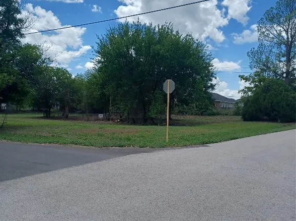 107 E Moore St, Ennis, TX 75119