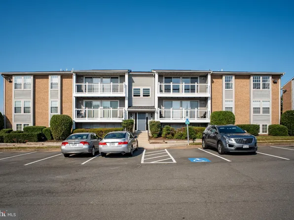 17060 Capri Ln APT 304, Dumfries, VA 22026