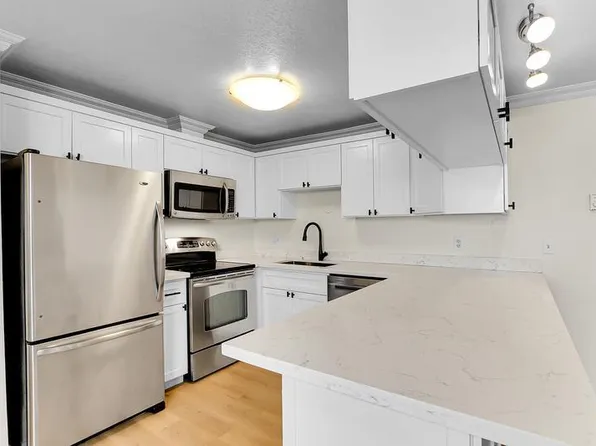 1752 NW 57th St APT 2, Seattle, WA 98107