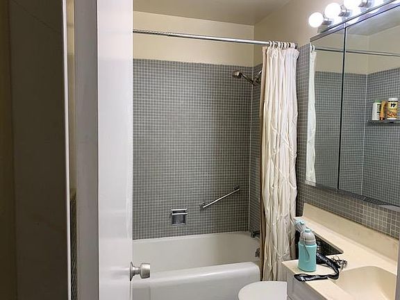 5th image of 3600 N Lake Shore Dr APT 1609