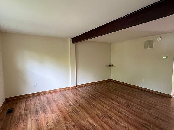 2nd image of 40 Bon Oak Ct