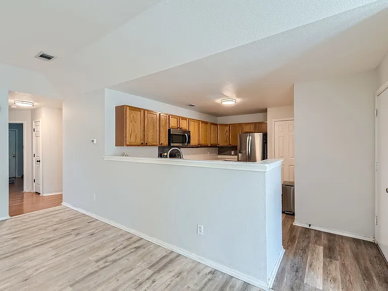 134 Bellair Dr — Photo 5
