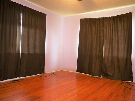 4th image of 2956 E Brown Ave