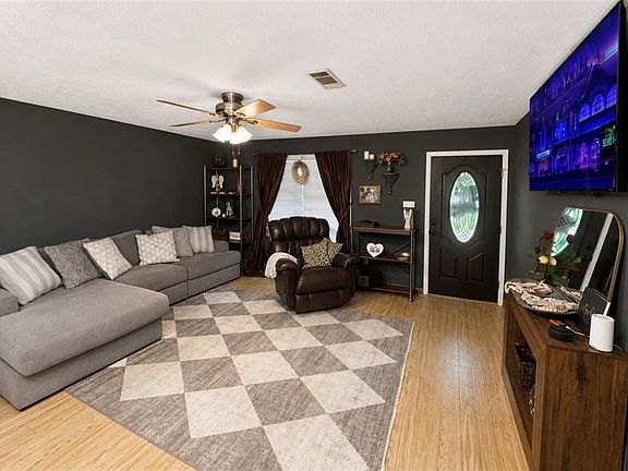 5th image of 1113 Francis St