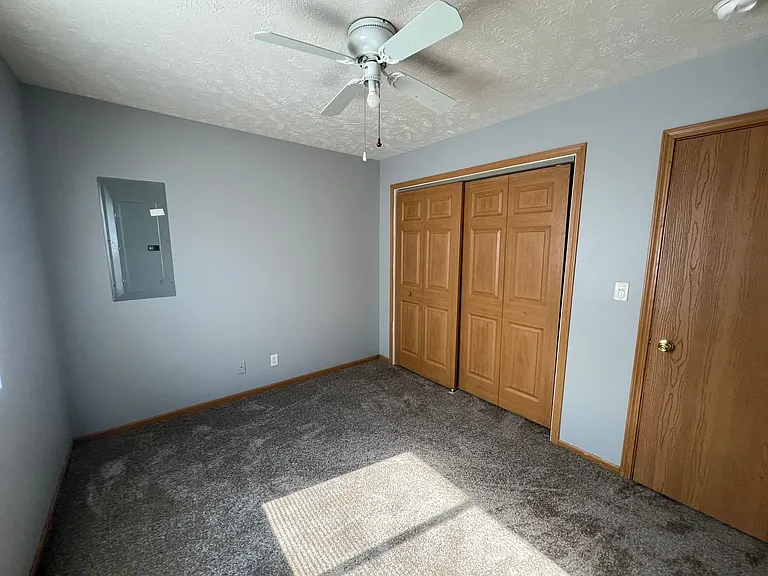 105 W B St — Photo 9
