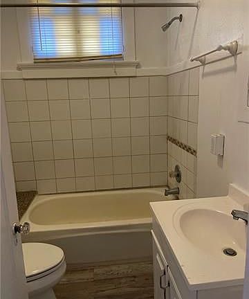 4th image of 8218 Fig St