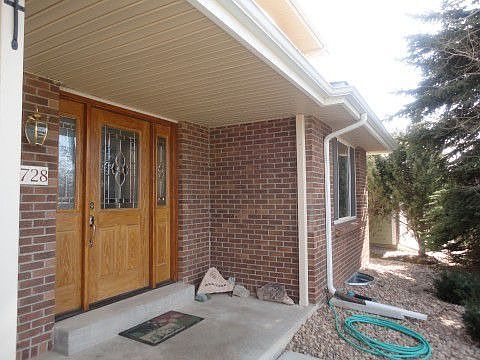 Covered front porch.