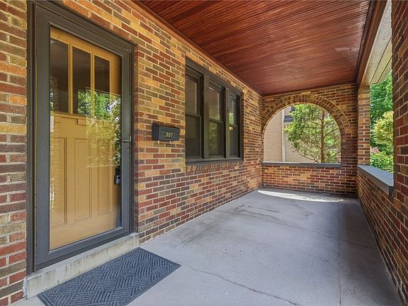 3rd image of 207 Altoona Pl