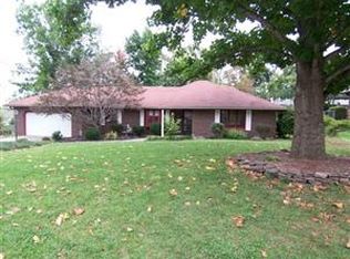 1524 S Charing Rd, Springfield, MO 65809