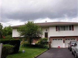 2 Briar Pl, Nanuet, NY 10954