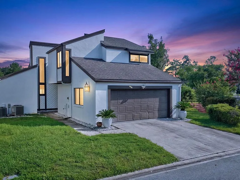 7812 Linkside Dr — Photo 2