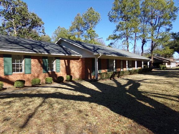 3rd image of 1155 Cloverdale Dr