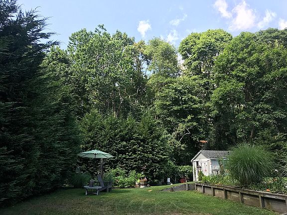 2nd image of 23 Cynthia Ln